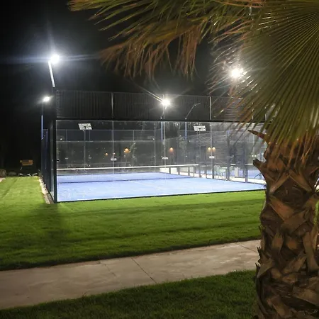 לינה וארוחת בוקר Arena 3*